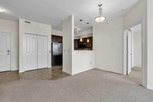 415-26 Val Gardena View Sw, Calgary, AB - Indoor Photo Showing Other Room