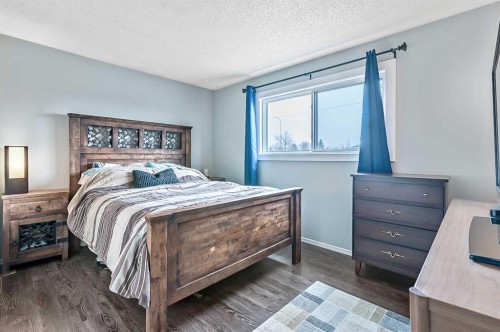399 Maitland Crescent Ne, Calgary, AB - Indoor Photo Showing Bedroom