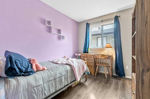 399 Maitland Crescent Ne, Calgary, AB - Indoor Photo Showing Bedroom