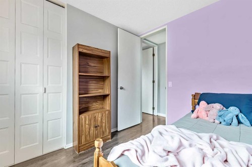 399 Maitland Crescent Ne, Calgary, AB - Indoor Photo Showing Bedroom