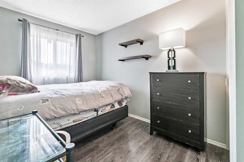 399 Maitland Crescent Ne, Calgary, AB - Indoor Photo Showing Bedroom
