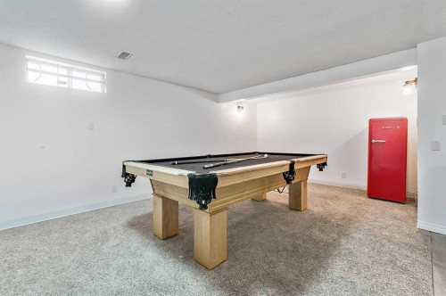 399 Maitland Crescent Ne, Calgary, AB - Indoor Photo Showing Other Room