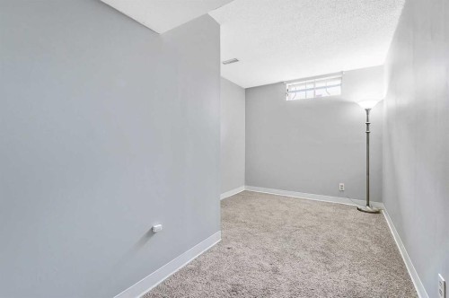 399 Maitland Crescent Ne, Calgary, AB - Indoor Photo Showing Other Room