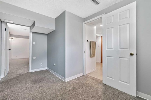 399 Maitland Crescent Ne, Calgary, AB - Indoor Photo Showing Other Room