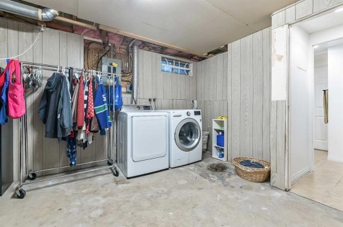 399 Maitland Crescent Ne, Calgary, AB - Indoor Photo Showing Laundry Room