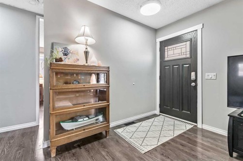 399 Maitland Crescent Ne, Calgary, AB - Indoor Photo Showing Other Room