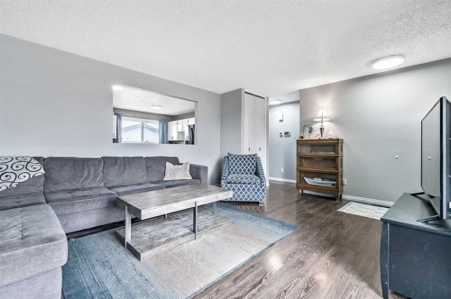 399 Maitland Crescent Ne, Calgary, AB - Indoor Photo Showing Living Room