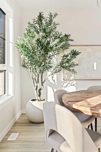 604 Sovereign Common Sw, Calgary, AB - Indoor Photo Showing Other Room