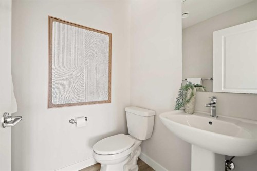 604 Sovereign Common Sw, Calgary, AB - Indoor Photo Showing Bathroom