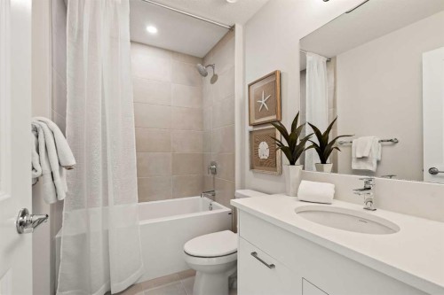 604 Sovereign Common Sw, Calgary, AB - Indoor Photo Showing Bathroom
