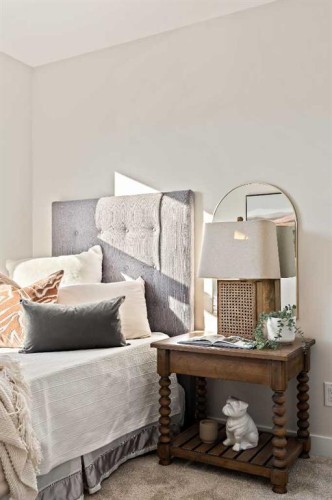 604 Sovereign Common Sw, Calgary, AB - Indoor Photo Showing Other Room