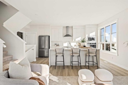 604 Sovereign Common Sw, Calgary, AB - Indoor Photo Showing Kitchen