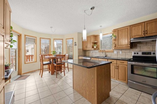 1331 Sunvista Way Se, Calgary, AB - Indoor Photo Showing Kitchen