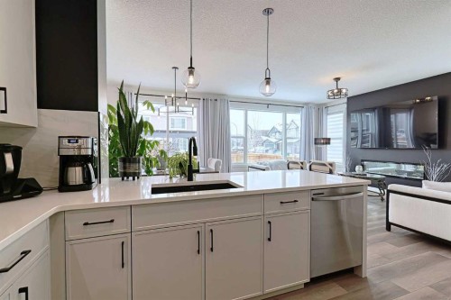 3 Saddlebred Court, Cochrane, AB - Indoor Photo Showing Kitchen With Upgraded Kitchen