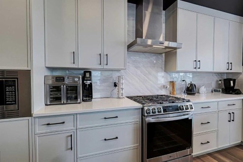 3 Saddlebred Court, Cochrane, AB - Indoor Photo Showing Kitchen With Upgraded Kitchen