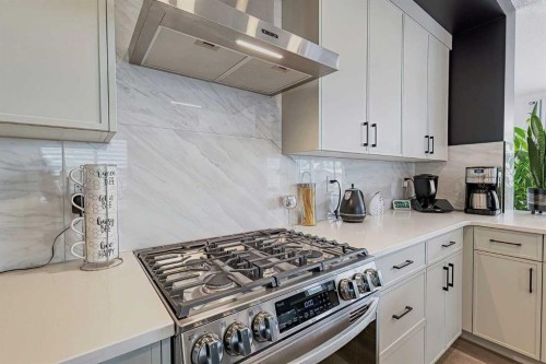 3 Saddlebred Court, Cochrane, AB - Indoor Photo Showing Kitchen