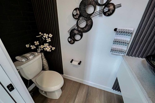 3 Saddlebred Court, Cochrane, AB - Indoor Photo Showing Bathroom