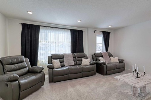 3 Saddlebred Court, Cochrane, AB - Indoor Photo Showing Living Room