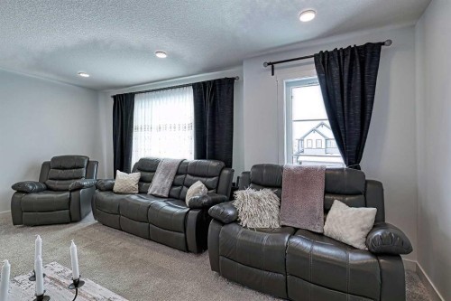 3 Saddlebred Court, Cochrane, AB - Indoor Photo Showing Living Room