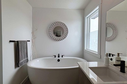 3 Saddlebred Court, Cochrane, AB - Indoor Photo Showing Bathroom