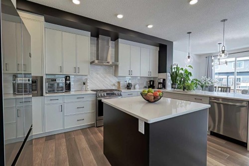 3 Saddlebred Court, Cochrane, AB - Indoor Photo Showing Kitchen With Upgraded Kitchen