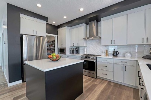 3 Saddlebred Court, Cochrane, AB - Indoor Photo Showing Kitchen With Upgraded Kitchen