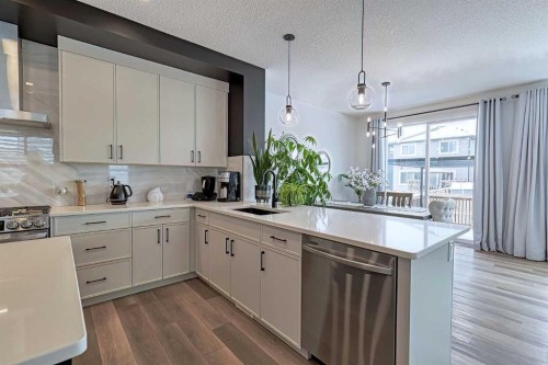 3 Saddlebred Court, Cochrane, AB - Indoor Photo Showing Kitchen With Upgraded Kitchen