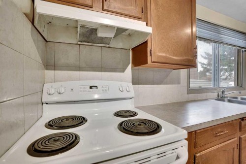 5224 32 Avenue Nw, Calgary, AB - Indoor Photo Showing Kitchen With Double Sink