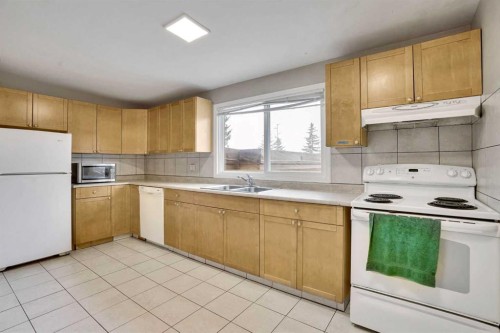 5224 32 Avenue Nw, Calgary, AB - Indoor Photo Showing Kitchen With Double Sink