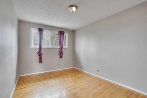 5224 32 Avenue Nw, Calgary, AB - Indoor Photo Showing Other Room