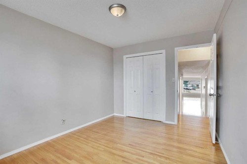 5224 32 Avenue Nw, Calgary, AB - Indoor Photo Showing Other Room