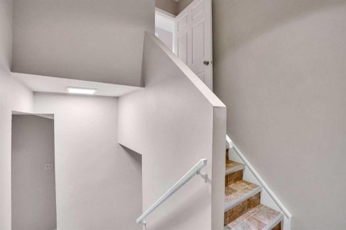 5224 32 Avenue Nw, Calgary, AB - Indoor Photo Showing Other Room