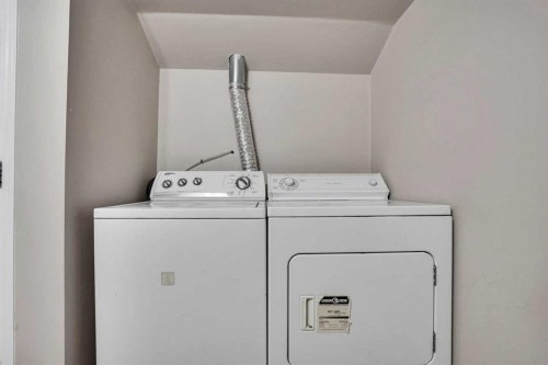 5224 32 Avenue Nw, Calgary, AB - Indoor Photo Showing Laundry Room
