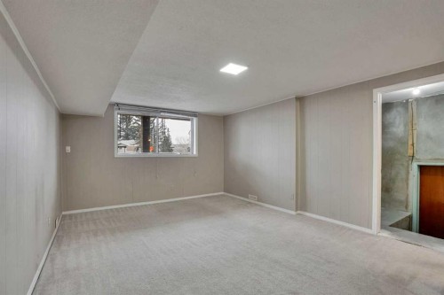 5224 32 Avenue Nw, Calgary, AB - Indoor Photo Showing Other Room