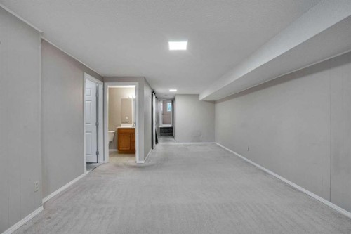 5224 32 Avenue Nw, Calgary, AB - Indoor Photo Showing Other Room