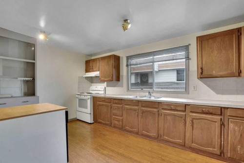 5224 32 Avenue Nw, Calgary, AB - Indoor Photo Showing Kitchen With Double Sink