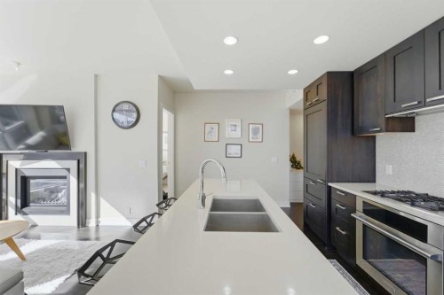 825-222 Riverfront Avenue Sw, Calgary, AB - Indoor Photo Showing Kitchen With Double Sink With Upgraded Kitchen