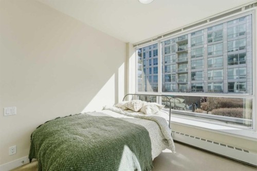 825-222 Riverfront Avenue Sw, Calgary, AB - Indoor Photo Showing Bedroom