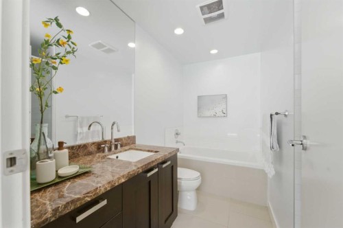 825-222 Riverfront Avenue Sw, Calgary, AB - Indoor Photo Showing Bathroom
