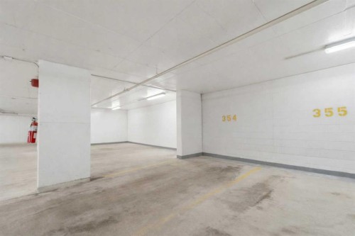 825-222 Riverfront Avenue Sw, Calgary, AB - Indoor Photo Showing Garage