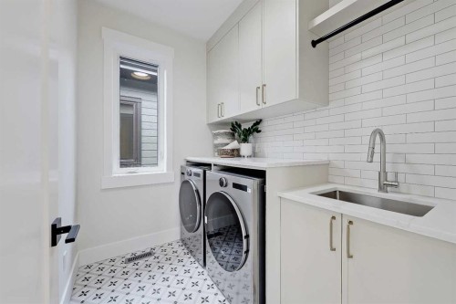 1007 18 Avenue Nw, Calgary, AB - Indoor Photo Showing Laundry Room