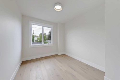 1007 18 Avenue Nw, Calgary, AB - Indoor Photo Showing Other Room