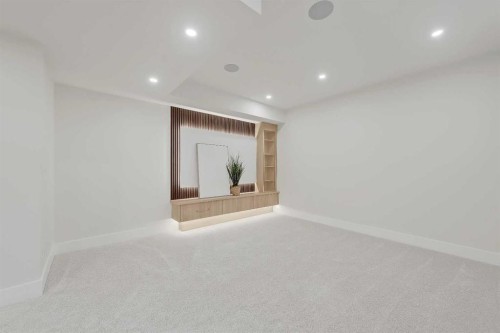 1007 18 Avenue Nw, Calgary, AB - Indoor Photo Showing Other Room
