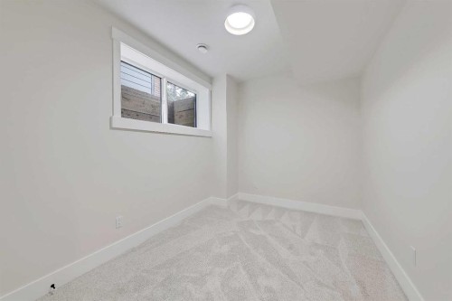 1007 18 Avenue Nw, Calgary, AB - Indoor Photo Showing Other Room