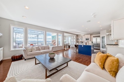 268 Springbluff Bay Sw, Calgary, AB - Indoor Photo Showing Living Room