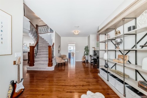 268 Springbluff Bay Sw, Calgary, AB - Indoor Photo Showing Other Room