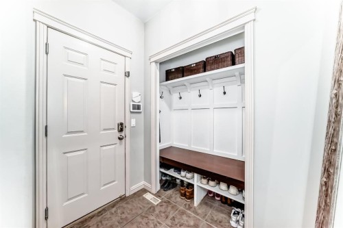 268 Springbluff Bay Sw, Calgary, AB - Indoor Photo Showing Other Room