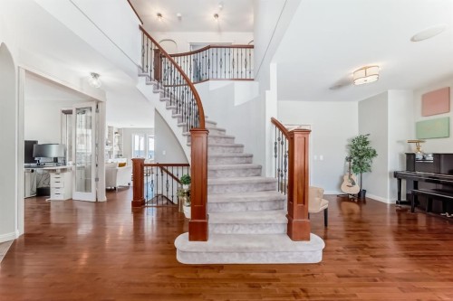 268 Springbluff Bay Sw, Calgary, AB - Indoor Photo Showing Other Room