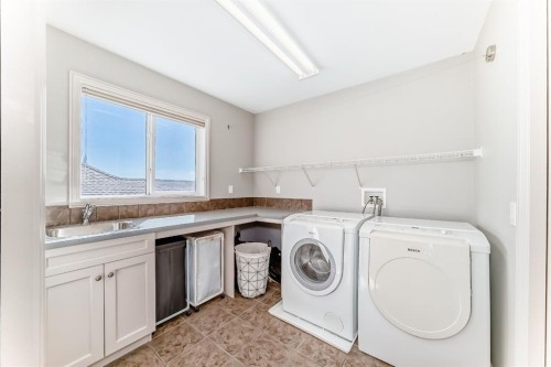 268 Springbluff Bay Sw, Calgary, AB - Indoor Photo Showing Laundry Room