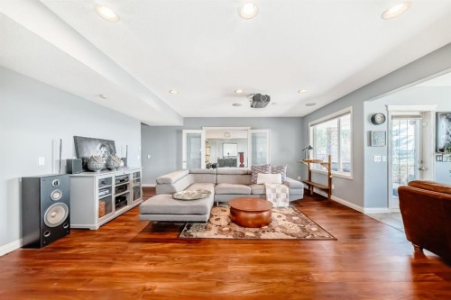 268 Springbluff Bay Sw, Calgary, AB - Indoor Photo Showing Living Room